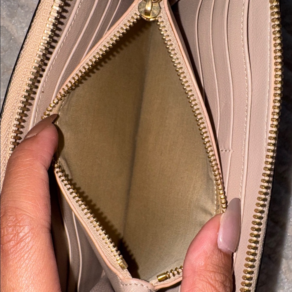 Chloe Colorblock Wallet - Picture 5 of 9